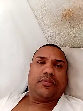 Snapshot of Mcbellorj chatting on November 13, 8:24 am Mcbellorj online show from November 13, 8:24 am