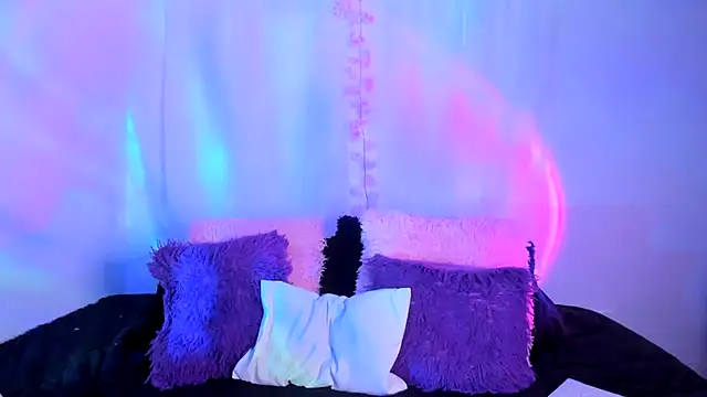 Snapshot of HeidyRousse chatting on May 29, 8:51 pm HeidyRousse online show from May 29, 8:51 pm