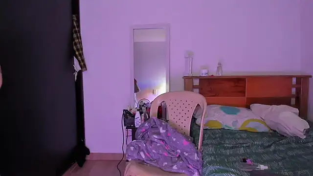 Kari Ruiz  online show from October 27, 10:03 pm