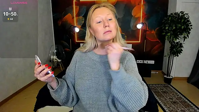 scent  of woman online show from February 5, 1:54 am