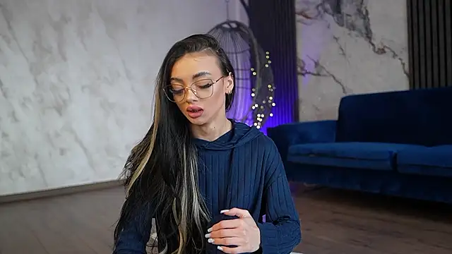 RachelRavee online show from March 26, 5:24 am