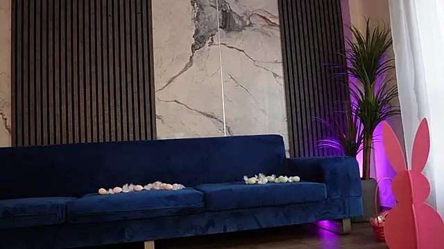 RachelRavee online show from April 6, 4:21 am