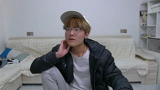 KK-cuteboy online show from February 24, 10:46 am