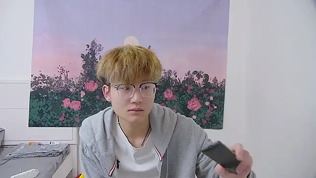Snapshot of KK-cuteboy chatting on April 12, 5:34 am KK-cuteboy online show from April 12, 5:34 am