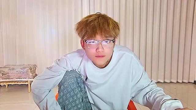 Snapshot of KK-cuteboy chatting on April 14, 6:25 pm KK-cuteboy online show from April 14, 6:25 pm