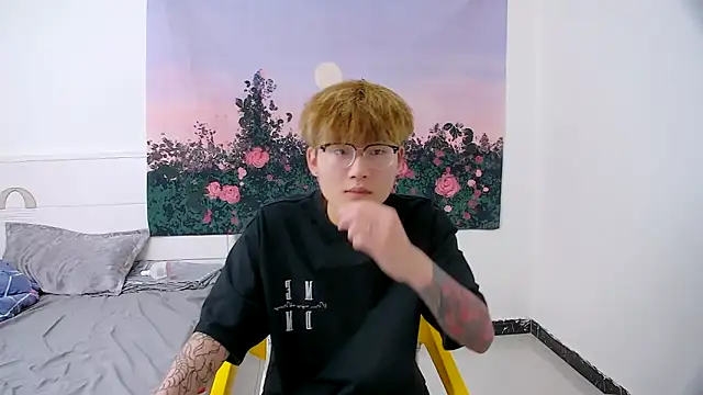 Snapshot of KK-cuteboy chatting on April 15, 7:10 pm KK-cuteboy online show from April 15, 7:10 pm
