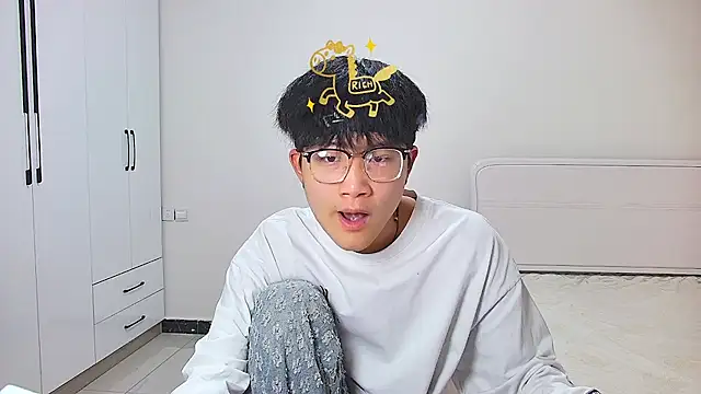 Snapshot of KK-cuteboy chatting on May 1, 11:26 am KK-cuteboy online show from May 1, 11:26 am