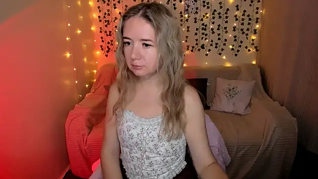 Snapshot of Evaa_Braunn chatting on October 13, 2:33 am Evaa Braunn online show from October 13, 2:33 am