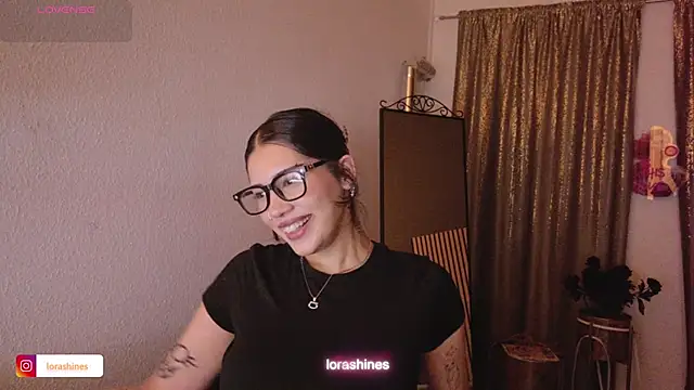 LoraShines online show from March 29, 7:14 pm