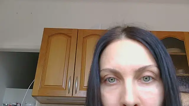 Snapshot of Olivarra chatting on March 1, 11:34 am Olivarra online show from March 1, 11:34 am