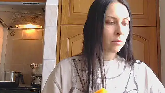 Snapshot of Olivarra chatting on March 2, 8:21 am Olivarra online show from March 2, 8:21 am