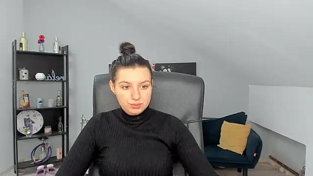 BettyJamess online show from December 16, 5:45 am