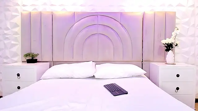 rebeca brown  online show from November 27, 12:07 pm