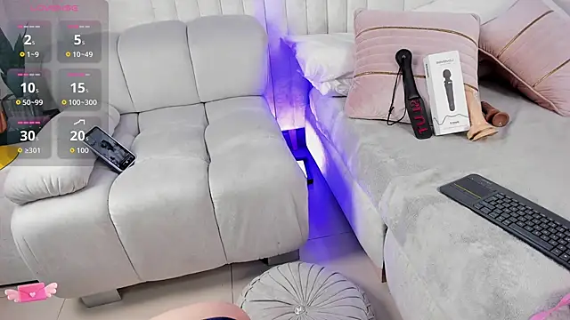 Snapshot of _nicole_moon chatting on December 1, 3:44 am nicole moon online show from December 1, 3:44 am