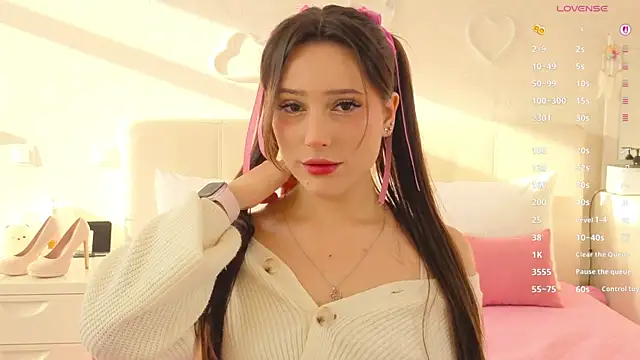 Snapshot of MoonliteDiva chatting on December 3, 7:05 am MoonliteDiva online show from December 3, 7:05 am