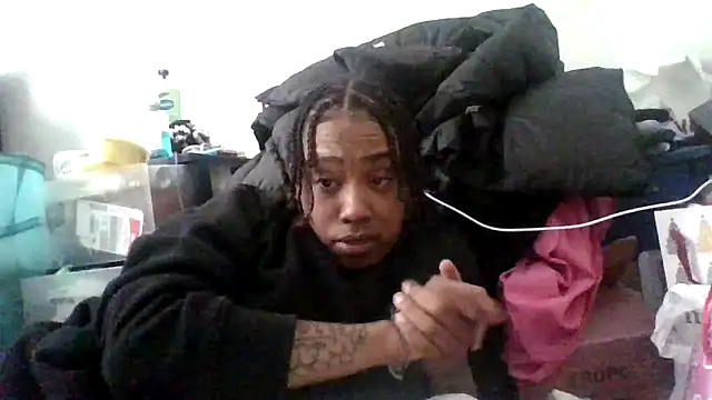 Snapshot of dezzidavill chatting on February 6, 2:42 pm dezzidavill online show from February 6, 2:42 pm