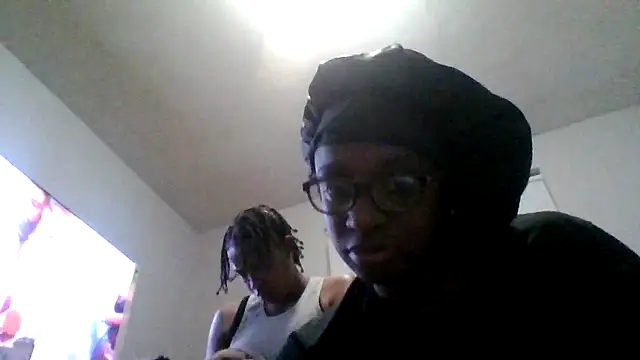 Snapshot of dezzidavill chatting on February 7, 2:48 am dezzidavill online show from February 7, 2:48 am