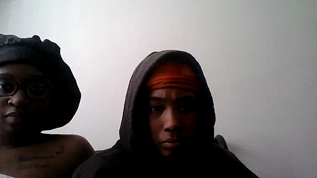 Snapshot of dezzidavill chatting on February 7, 2:54 pm dezzidavill online show from February 7, 2:54 pm