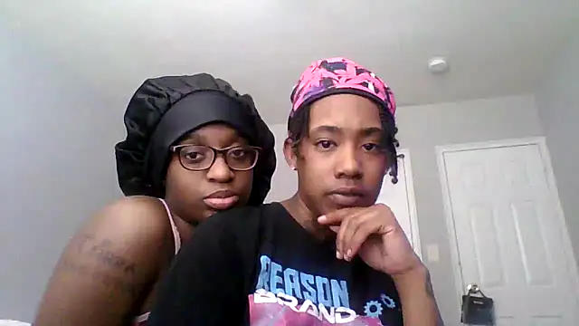 Snapshot of dezzidavill chatting on February 9, 3:16 pm dezzidavill online show from February 9, 3:16 pm