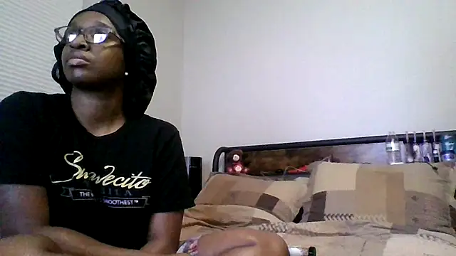 Snapshot of dezzidavill chatting on February 12, 1:22 am dezzidavill online show from February 12, 1:22 am