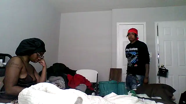 Snapshot of dezzidavill chatting on February 14, 3:53 pm dezzidavill online show from February 14, 3:53 pm