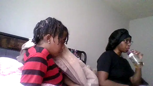 Snapshot of dezzidavill chatting on February 17, 2:35 pm dezzidavill online show from February 17, 2:35 pm