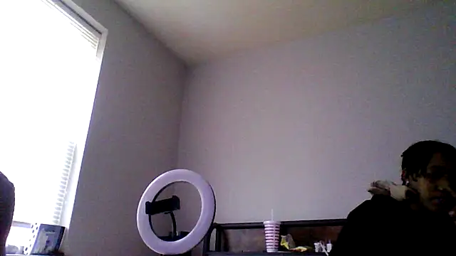 Snapshot of dezzidavill chatting on February 20, 3:01 pm dezzidavill online show from February 20, 3:01 pm