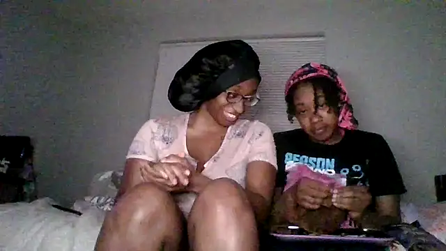 Snapshot of dezzidavill chatting on February 21, 3:07 am dezzidavill online show from February 21, 3:07 am