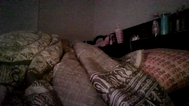 Snapshot of dezzidavill chatting on February 22, 3:18 am dezzidavill online show from February 22, 3:18 am