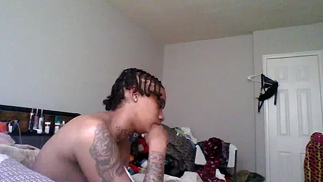 Snapshot of dezzidavill chatting on March 1, 1:13 pm dezzidavill online show from March 1, 1:13 pm