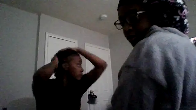 Snapshot of dezzidavill chatting on March 3, 8:15 pm dezzidavill online show from March 3, 8:15 pm