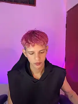 tylernova online show from November 18, 3:34 am