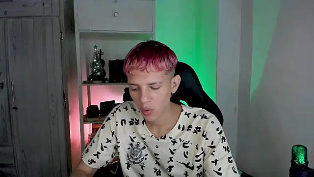 tylernova online show from December 14, 1:11 am