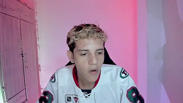 tylernova online show from February 6, 3:44 am