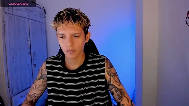 tylernova online show from April 12, 3:11 am