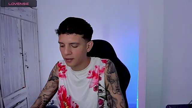tylernova online show from May 10, 4:06 am