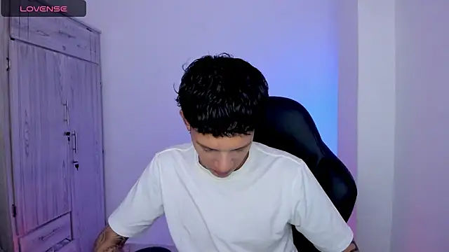 tylernova online show from June 5, 3:13 am
