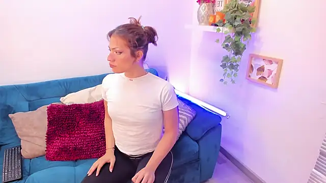 Snapshot of KassMonroe chatting on December 19, 8:27 pm KassMonroe online show from December 19, 8:27 pm