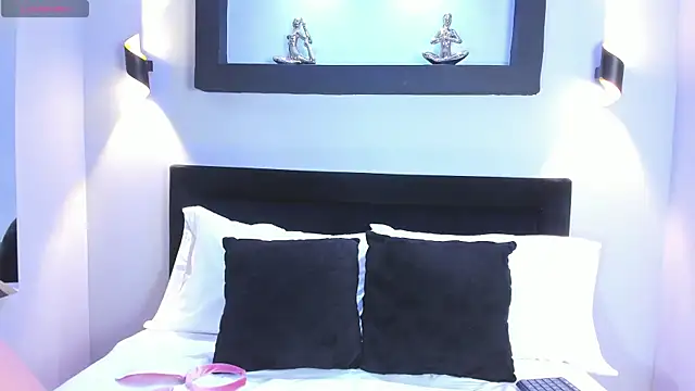 Snapshot of Megara20 chatting on October 31, 10:55 pm Megara20 online show from October 31, 10:55 pm