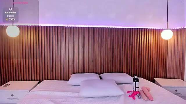 Snapshot of Foxy_Kylie chatting on February 5, 8:24 pm Foxy Kylie online show from February 5, 8:24 pm