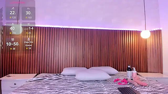 Snapshot of Foxy_Kylie chatting on February 13, 8:27 pm Foxy Kylie online show from February 13, 8:27 pm