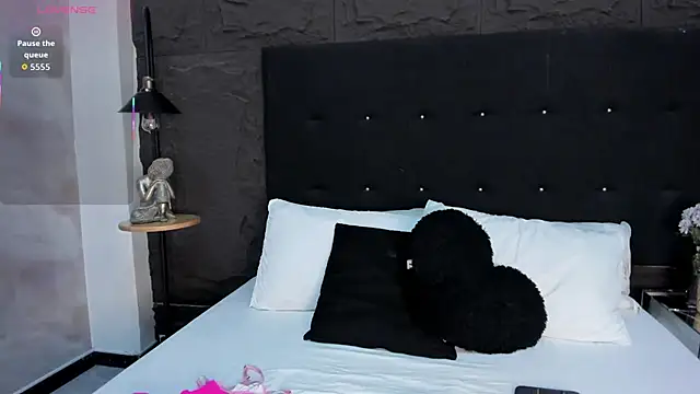 Snapshot of ChlooeScott chatting on October 22, 12:49 pm ChlooeScott online show from October 22, 12:49 pm