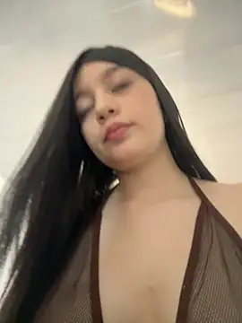   Lorelain   online show from December 5, 9:00 pm