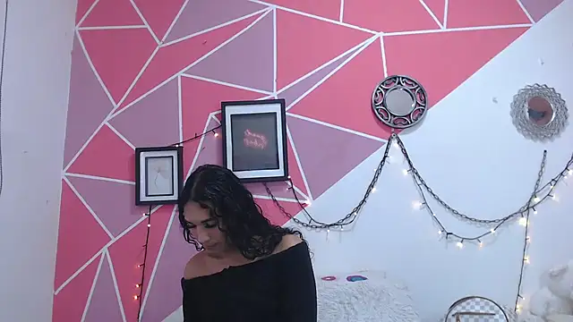 Tifany Adams online show from November 18, 8:35 pm