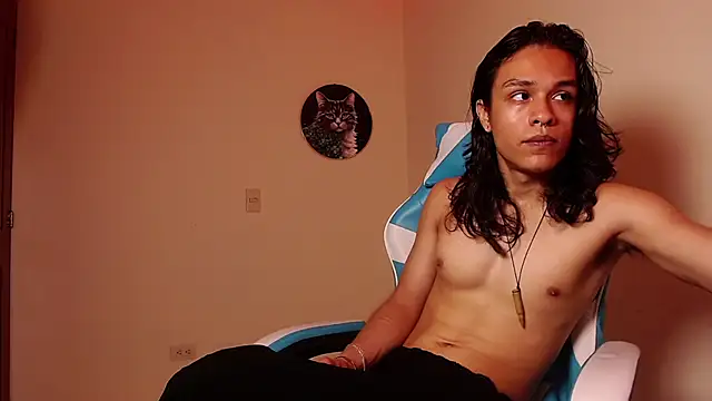 Snapshot of tom_1945 chatting on October 23, 4:12 am tom 1945 online show from October 23, 4:12 am