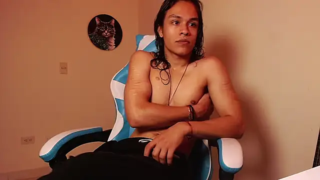 Snapshot of tom_1945 chatting on October 24, 9:22 pm tom 1945 online show from October 24, 9:22 pm