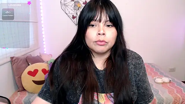 Snapshot of EllieMoonX chatting on June 9, 10:54 pm EllieMoonX online show from June 9, 10:54 pm