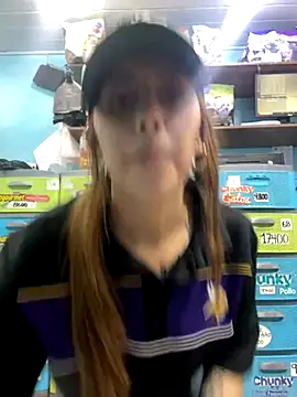 Snapshot of Lucy_699 chatting on November 2, 9:28 pm Lucy 699 online show from November 2, 9:28 pm