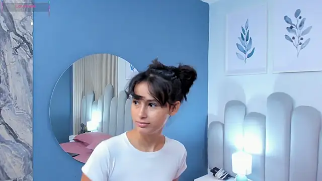 Snapshot of luly_dreams chatting on June 17, 11:45 am luly dreams online show from June 17, 11:45 am