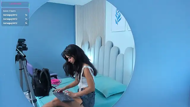 Snapshot of luly_dreams chatting on June 18, 11:47 am luly dreams online show from June 18, 11:47 am